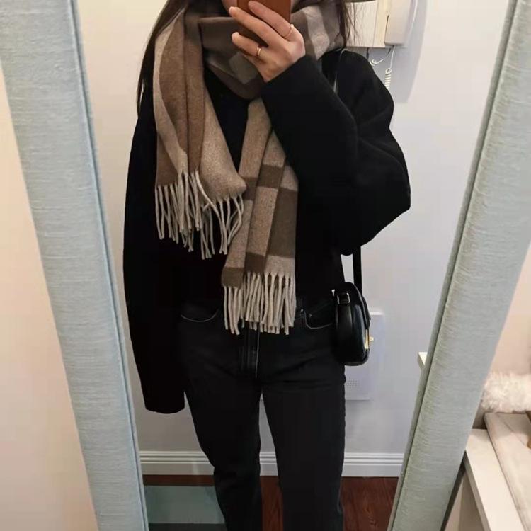 Nordic Niche Women's Geometric Jacquard Pure Wool Scarf - Autumn/Winter Thick Warm Shawl for Couples