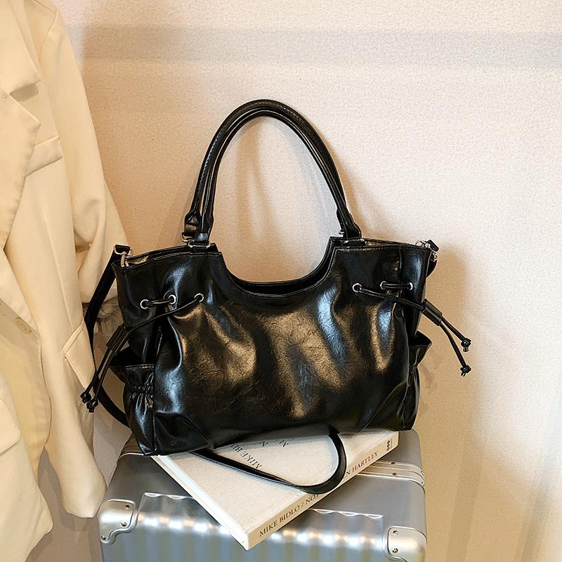 Faionable Large Capaci Red Tote Bag Single oulder Crossbody Bag for Women Commuting Bag Casual Simple Sle Soft Leather