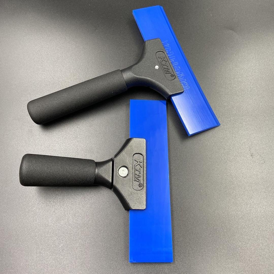 

KTM матовая ручка с лезвием BlueMax шириной 20 см, виниловый гладкий шпатель для окон, автоматический стеклоочиститель, водный скребок, скребок для сухожилий, инструменты для тонирования автомобиля 22.5*20cm /8.79*7.81 inch чёрный/синий