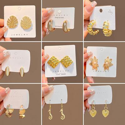 Hochwertige geometrische Ohrringe aus Metall: Vintage Französisches Blumen-Pfirsich-Herz-Design