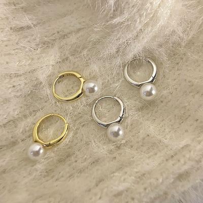 Light Luxury French Retro Pearl Ear Buckle Niche Design High-end Earrings for Girlfriend