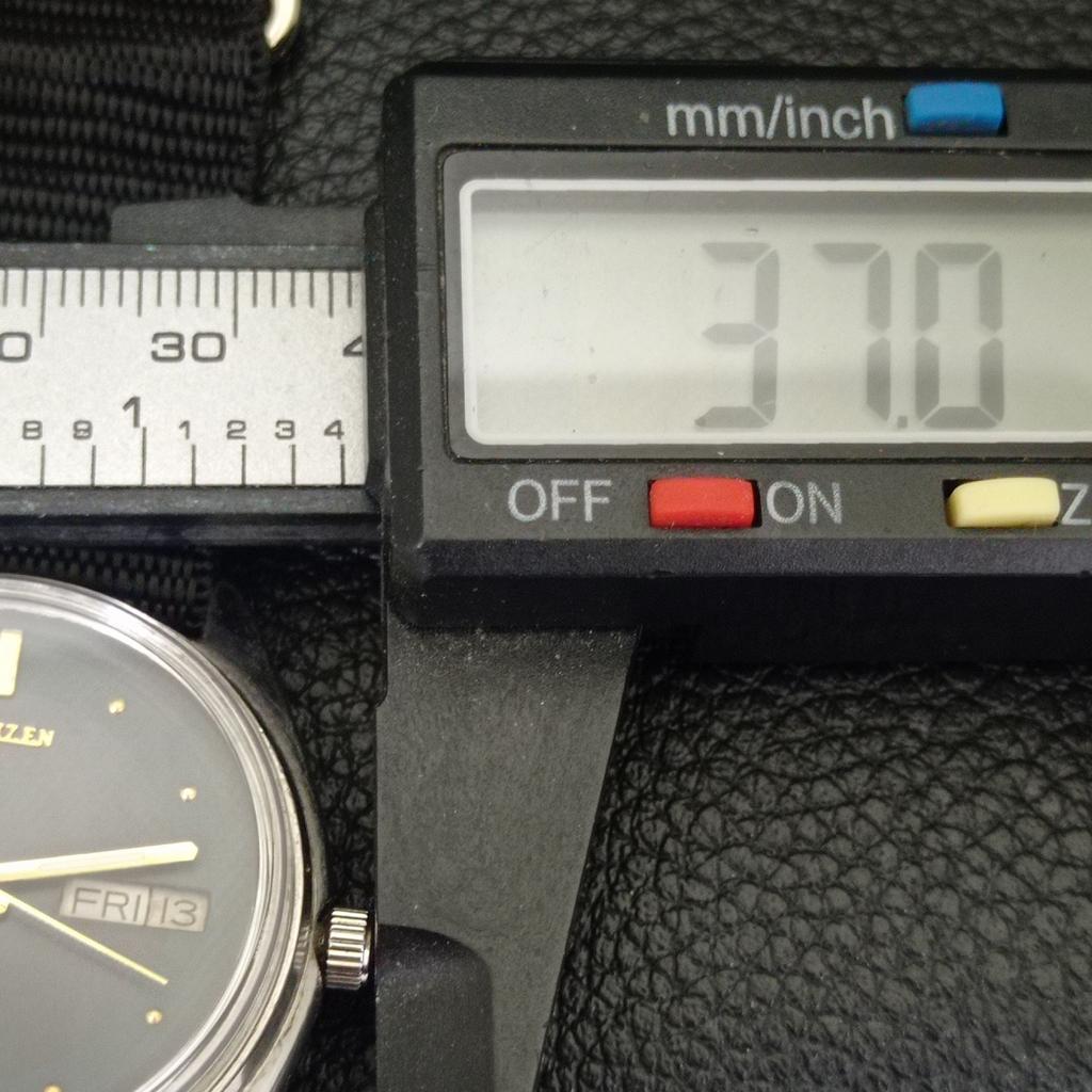 JAPAN VINTAGE CITIZEN AUTOMATIC 8200 MENS BLACK COLOR DIAL WATCH a702753-1 R210-a702753