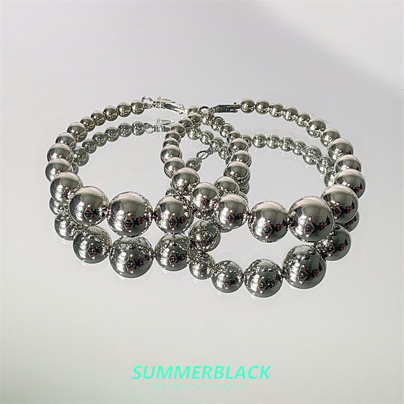 Retro European American Style Exaggerated Personalized Metal Circle Earrings for Women Niche Style Graceful and Fashionable Classy Design Earrings Silver Beaded Hoop Earrings