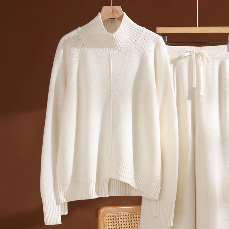 2025 A/W Wool Knitwear: Center Line, Irregular High Neck, Raglan Sleeves, Wool Base Layer.