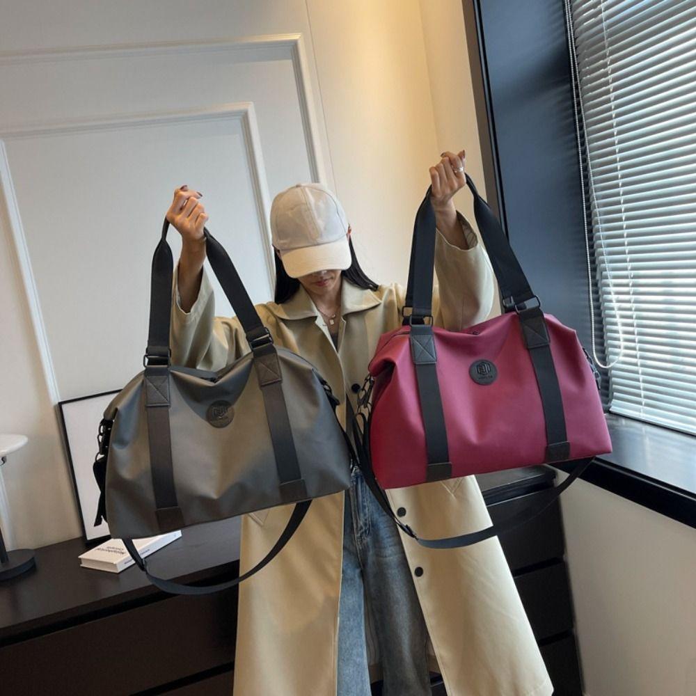 Lightweight Travel Handbag Waterproof Gym Bag Fashionable Sports Fitness Bag  Business