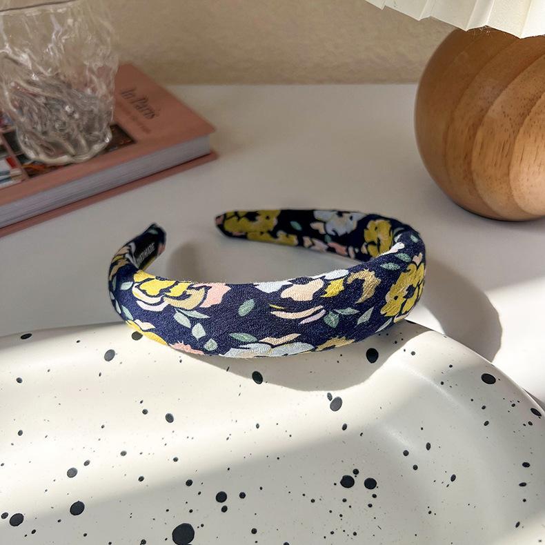 

Широкий край маленький квітковий обруч для волосся жіноче літо новий головний убір мережа червоний маленький свіжий вийти з квітковою головою обруч приплив темно-синього кольору