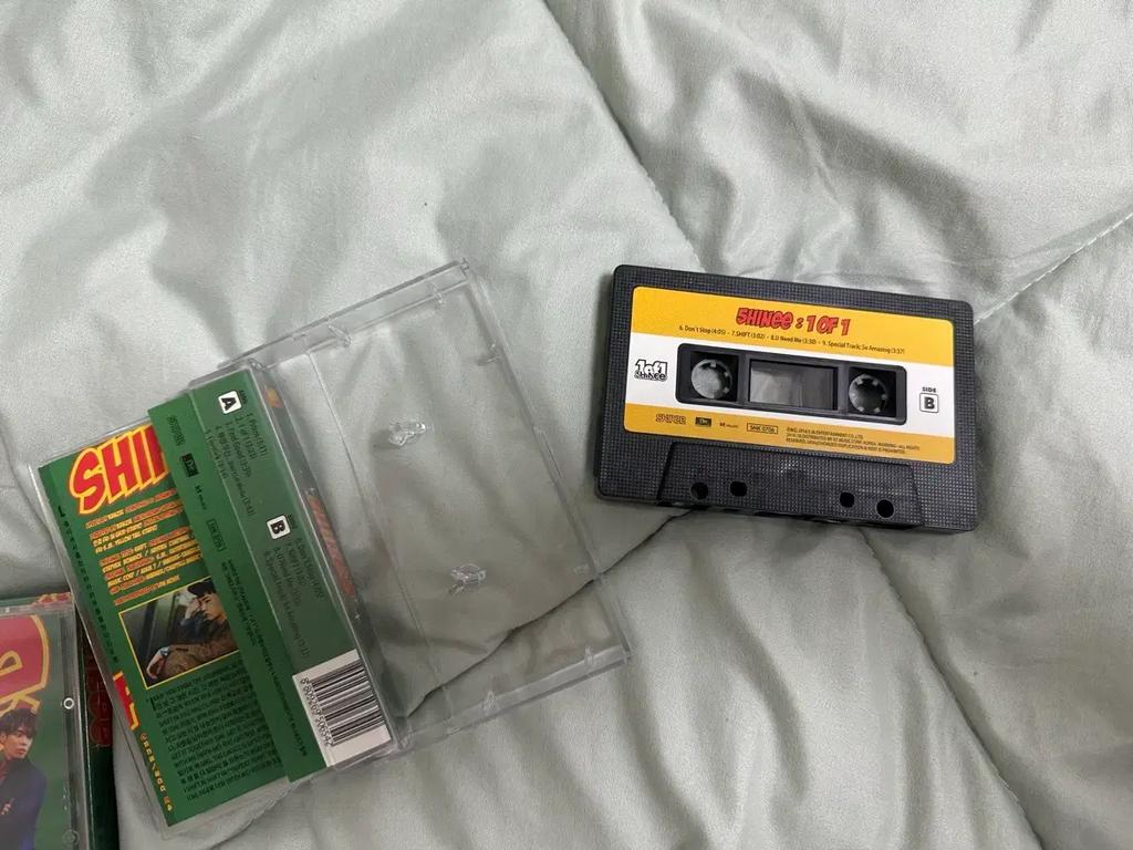 SHINee 1 of 1 One One One One One One Album CD, Cassette Set Used