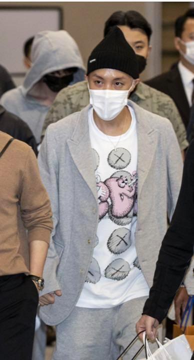 

[Б/У] BTS/J-HOPE Хосок носит футболку Comme des Garçons x KAWS CDG