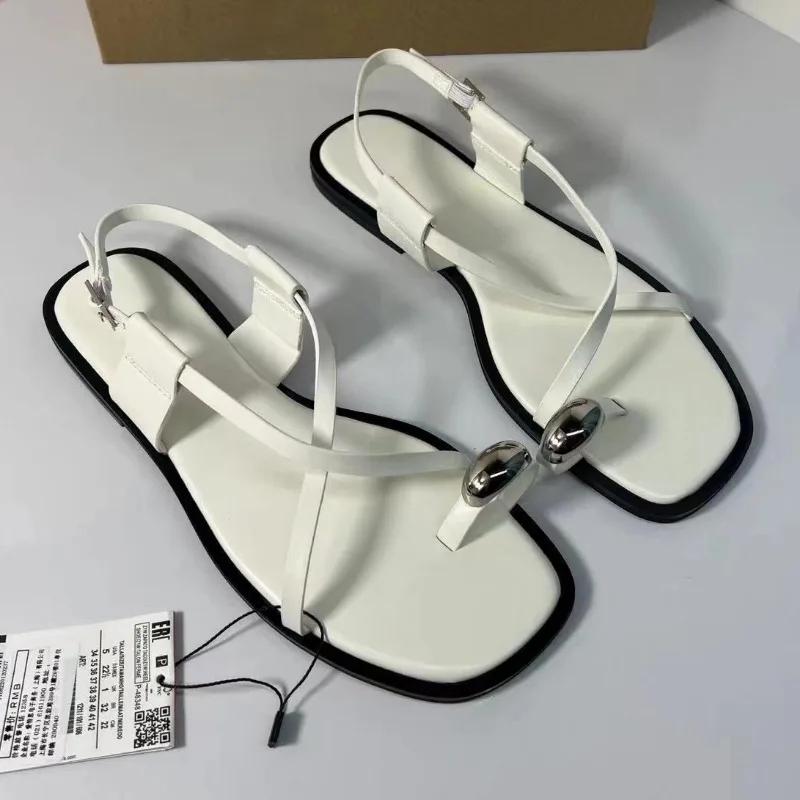 Fashion Brand Design Women Flat Sandals Clip Toe Leisure Outside Beach Shoes for Lady Fashion Metal Decoration 2025 Summer Footwear