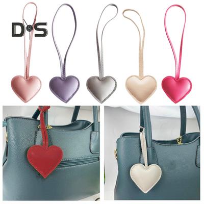 Colgante de Bolso Forma de Corazón Imitación Cuero Llavero Color Vibrante Decoración de Bolso Amuleto Accesorio Llave de Coche