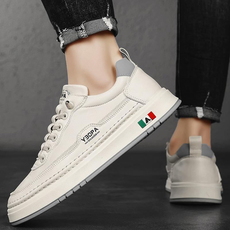 Herrenschuhe Frühling und Herbst neu Lederoberfläche atmungsaktiv vielseitig weiche Sohle Einschlupf lässige Mode vielseitig rutschfeste Board-Schuhe