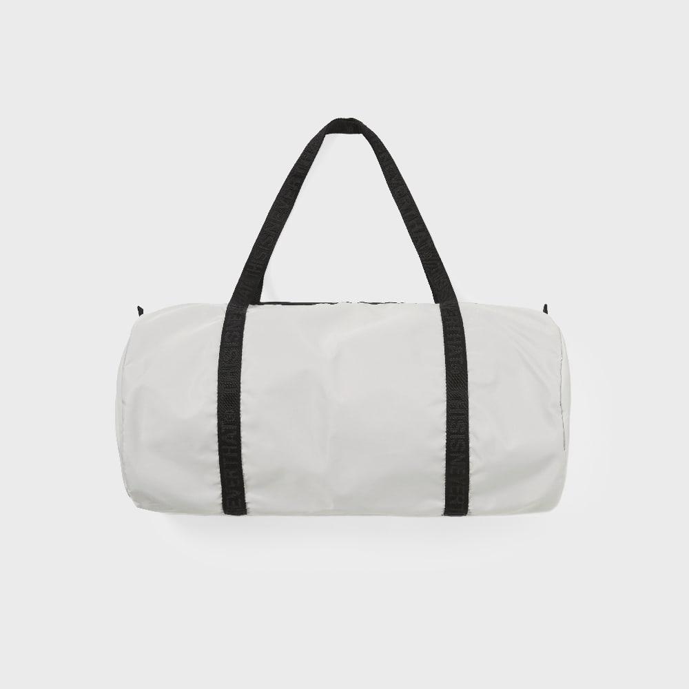 Эта сумка-даффл никогда не бывает такой легкой M Белый F