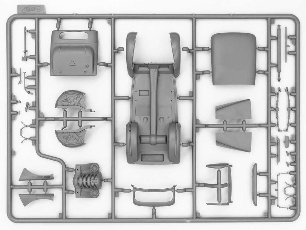 ICM Soviet Moskvitch Plastic Model Kit 35484 1/35 401-420A