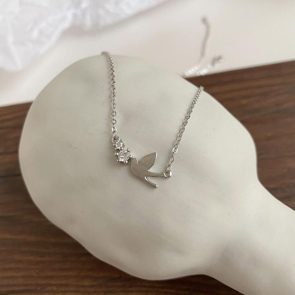 Korean Zinc Alloy Color Cute White Dove Necklace for Women Fashion Simple Temperament Zircon Clavicle Chain Necklace Jewlery