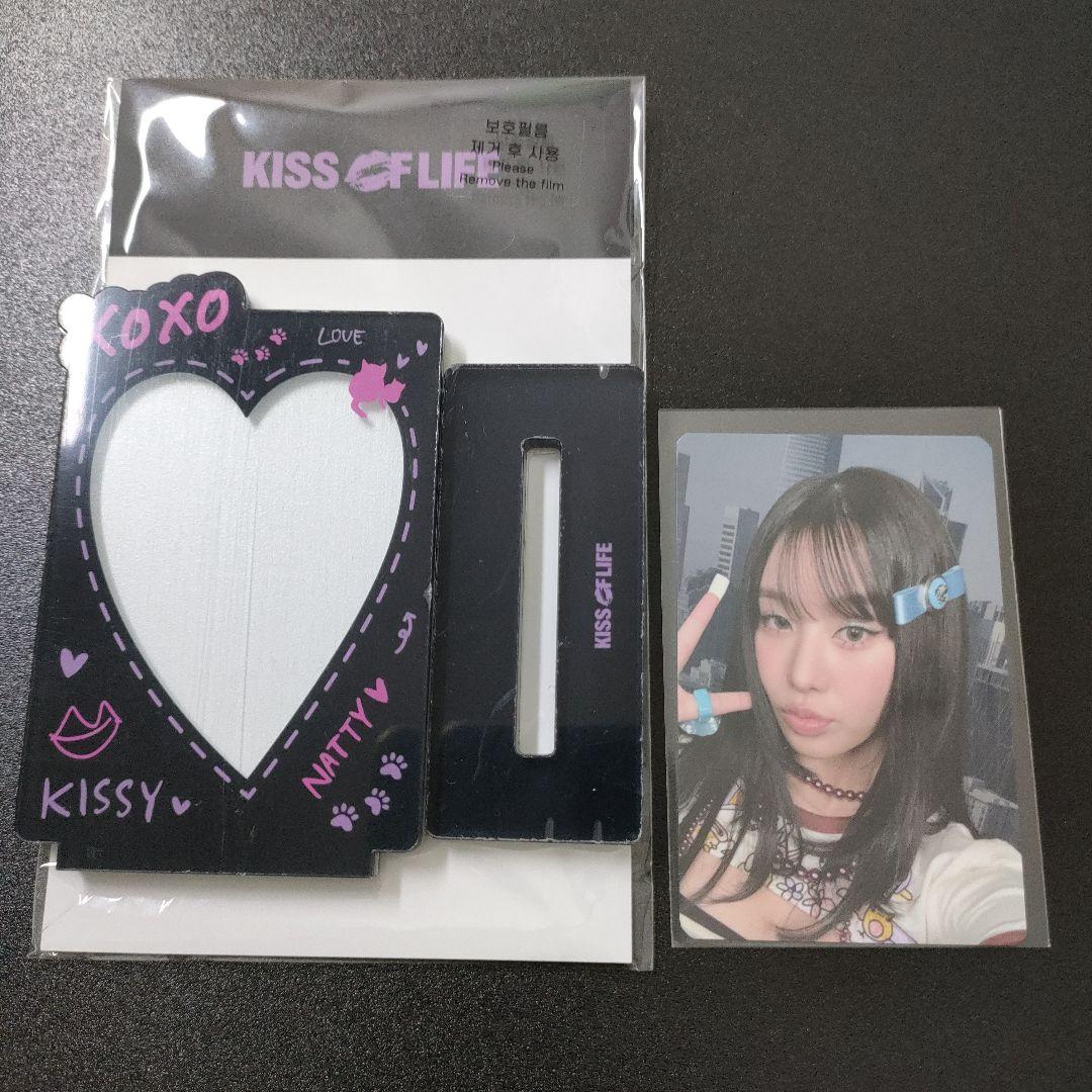 

[Б/У] KISS OF LIFE Nutty 224 POP-UP Акриловая подставка Торговая карточка