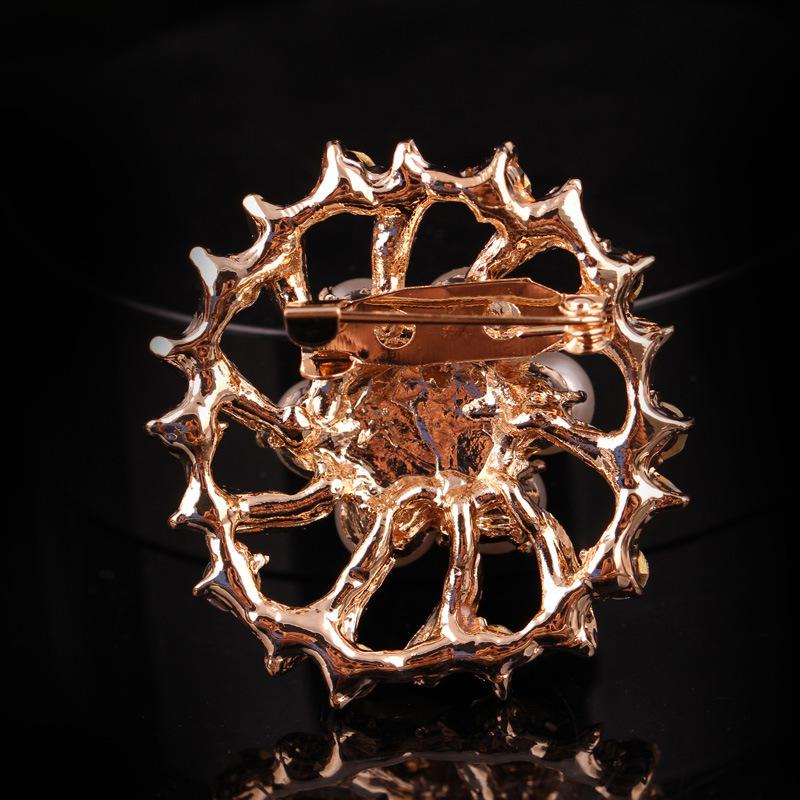 Fashion Three-dimensional Wreath Pearl Brooch Corsage Women's Accessories Exquisite Hypoallergenic Luxury Enamel Brooch Long-Lasting Color BFF Gift