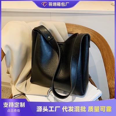 Winter Tote Bag Women's New Retro Large-capacity Messenger Bag Fashionable and Simple Commuter Shoulder Bag