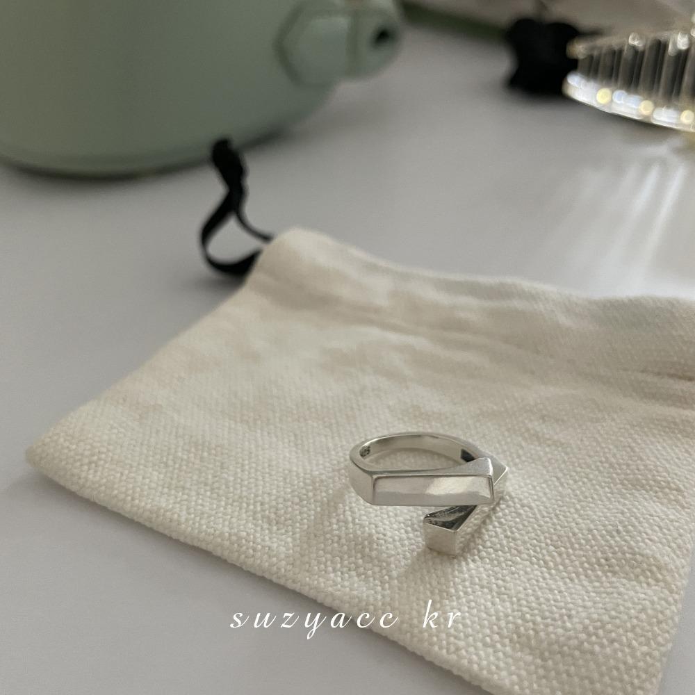 Ring Does Not Fade Niche Design Ins Opening Female High-end Sense Retro Cold Pearl Shell Versatile Irregular