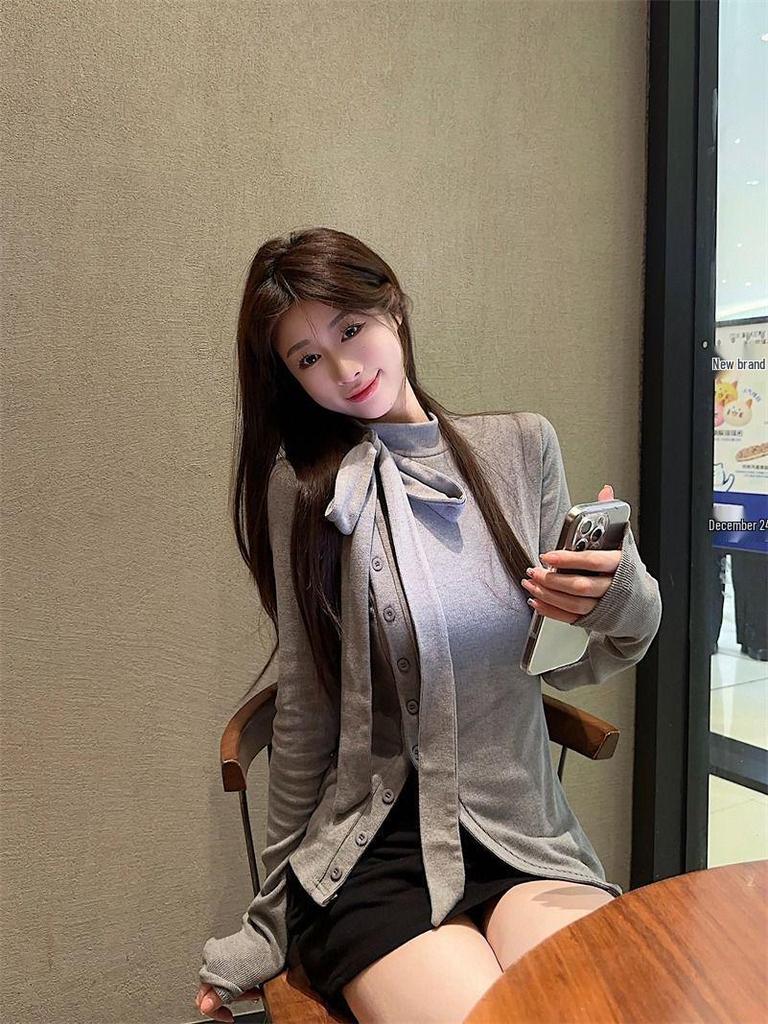 Koreanischer Stil Gebürstetes Verdicktes Langarm-T-Shirt mit Krawatten-Schnürung Stehkragen, Herbst/Winter Schlanke Passform