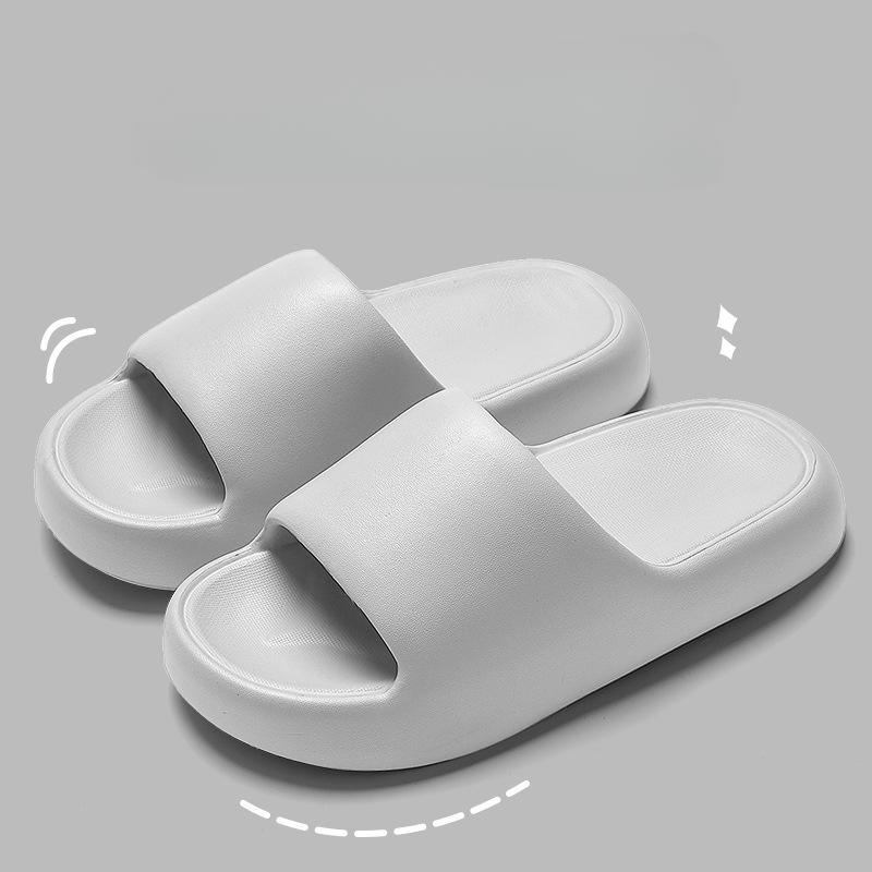 Women's slippers with a thickbottom that feels likestepping onpoop, anti slipandodor proof. Summer homeand outdoor couplesandals