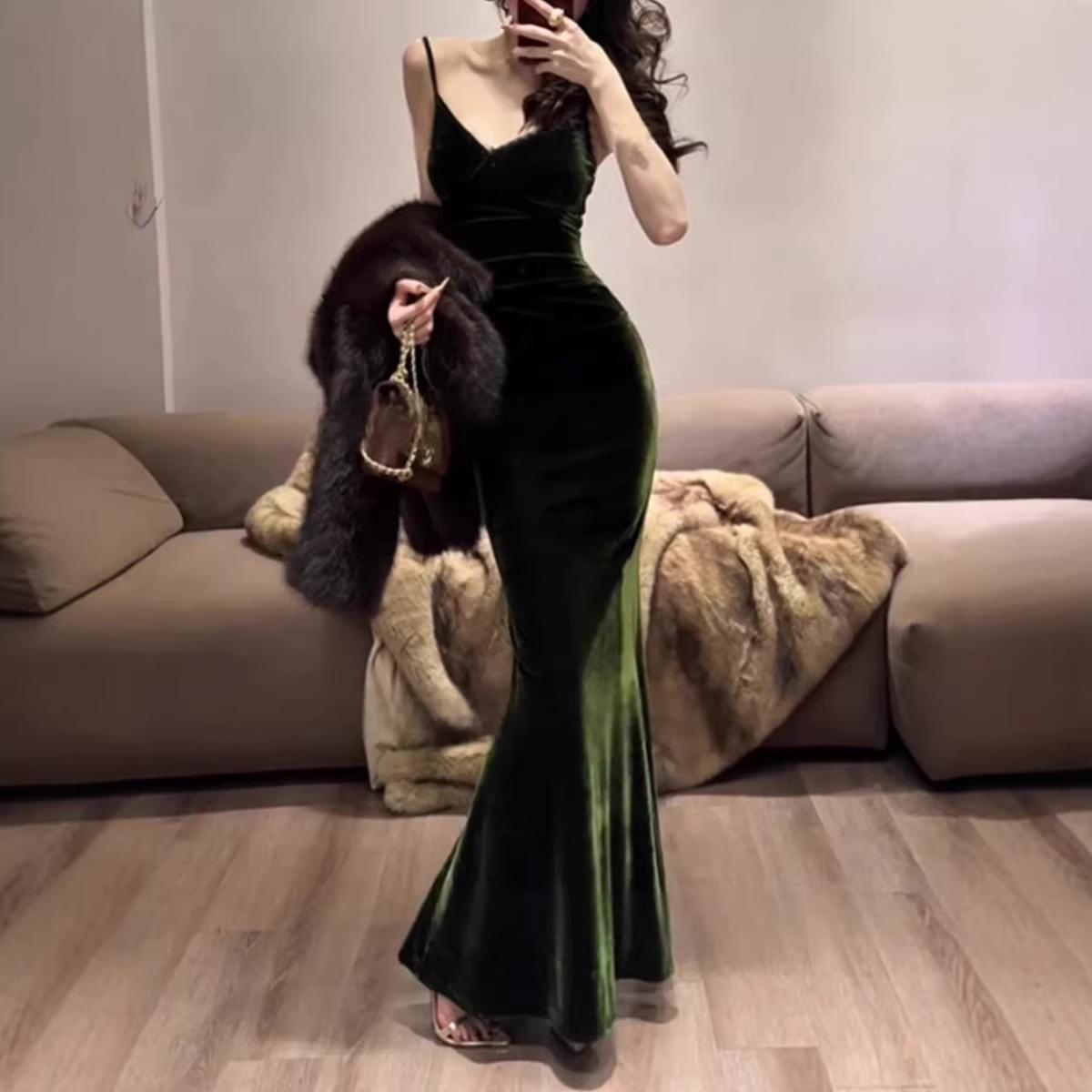 

Elegant Green Velvet Strappy Mermaid Dress Large зелений