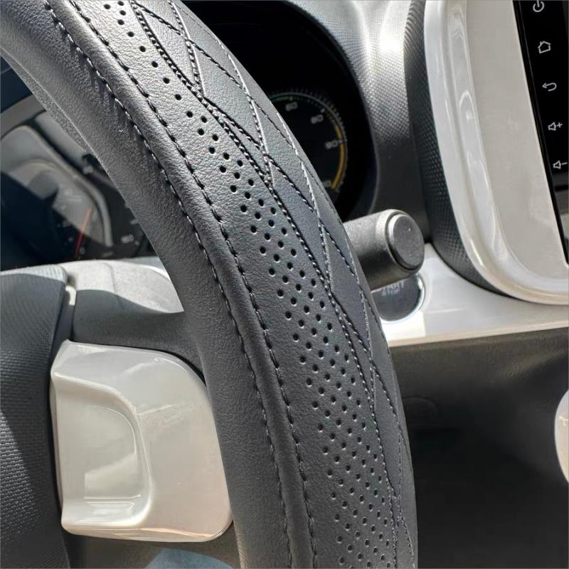 Coprivolante per Auto in Pelle Napa Perforato Patchwork, Antiscivolo, Traspirante, Universale 15 Pollici (circa. 38 centimetri)