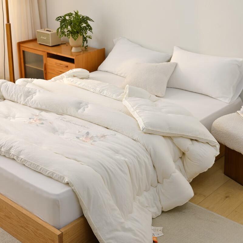 Qisefang Washed Cotton Embroidered Winter Quilt