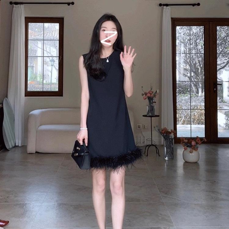 2023 Hepburn-Style Black Sleeveless Dress with Ostrich Feathers for Summer