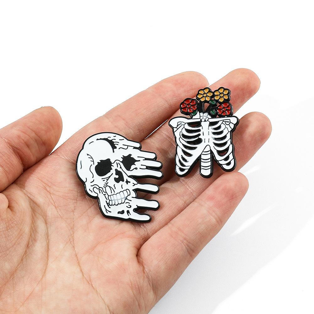 Dark Wind Horror Skull Alloy Brooch Halloween Skull Flower Arrangement Metal Badge Clothes Bags