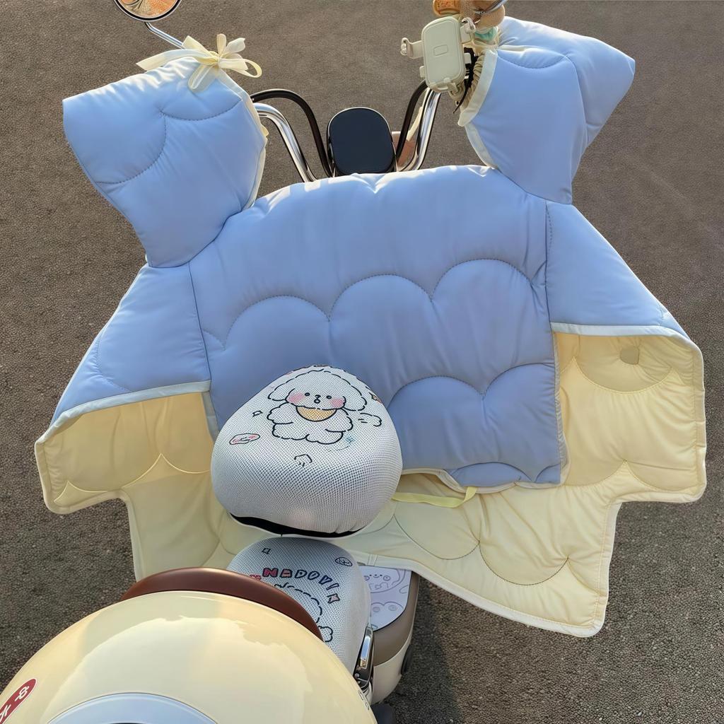 Cute Cartoon Universal Fleece-Lined Thickened Windshield for Winter Battery Cars