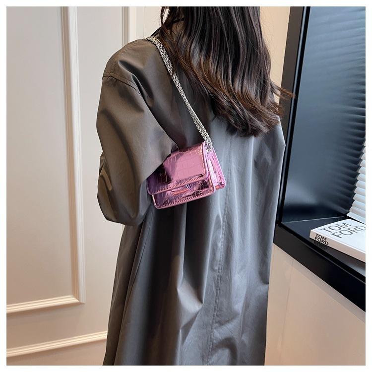Fashion Crocodile Pattern Mini Crossbody Bag for Women Metallic Chain Shoulder Bag PU Leather Small Flap Purse Party Evening Handbag