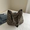 Large Capacity Popular Leopard Print Simple Fashion Tote Bag Women's Leisure New Summer Retro Personalized Messenger Bag