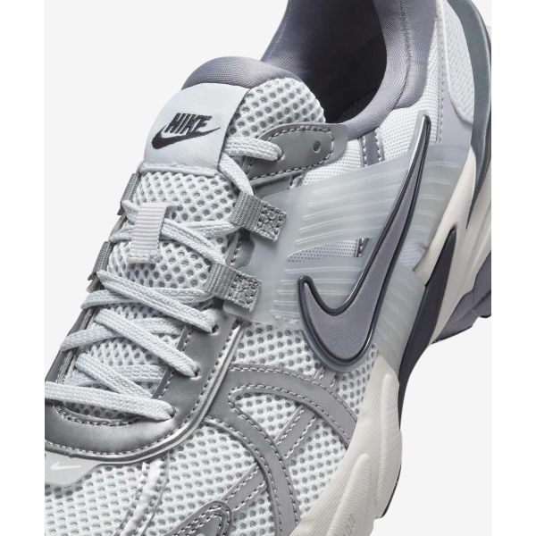 Nike V2K Run Platino Puro Grigio Lupo Scarpe da Ginnastica da Donna Grigio Freddo Metallizzato-Grigio Freddo FD0736-003