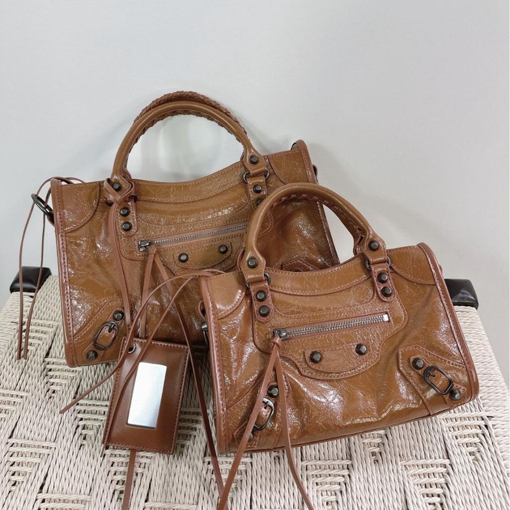 Hot Girl Cool Studded Caggle Motorcycle Bag Twist Tote Bag Oil Wax Cowhide Tote Bag Women's Single Shoulder Underarm Bag