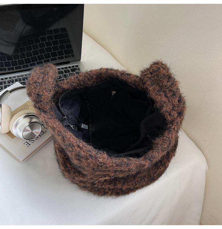 2025 Retro-Style Plush Bucket Bag: Women's Large Capacity Autumn/Winter Soft Furry Commuter Crossbody Bag