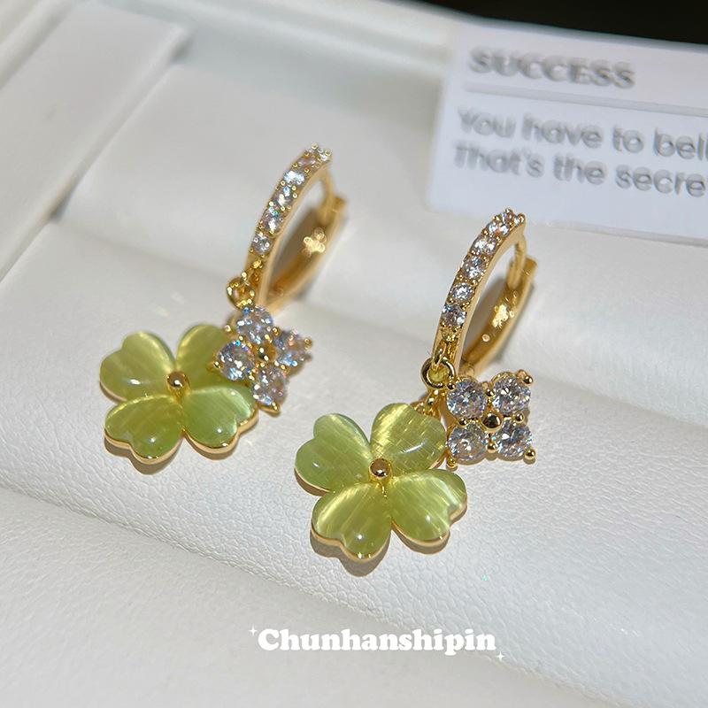 Spring and Summer Ear Clips, Green Four-leaf Flower Without Pierced Ears, Mori Small Fresh Temperament, Ear Buckles,fashionable and Versatile Earrings