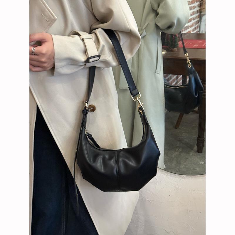 Soft leather large capacity dumpling bag women's 2025 new retro high-end niche commuter shoulder messenger bag