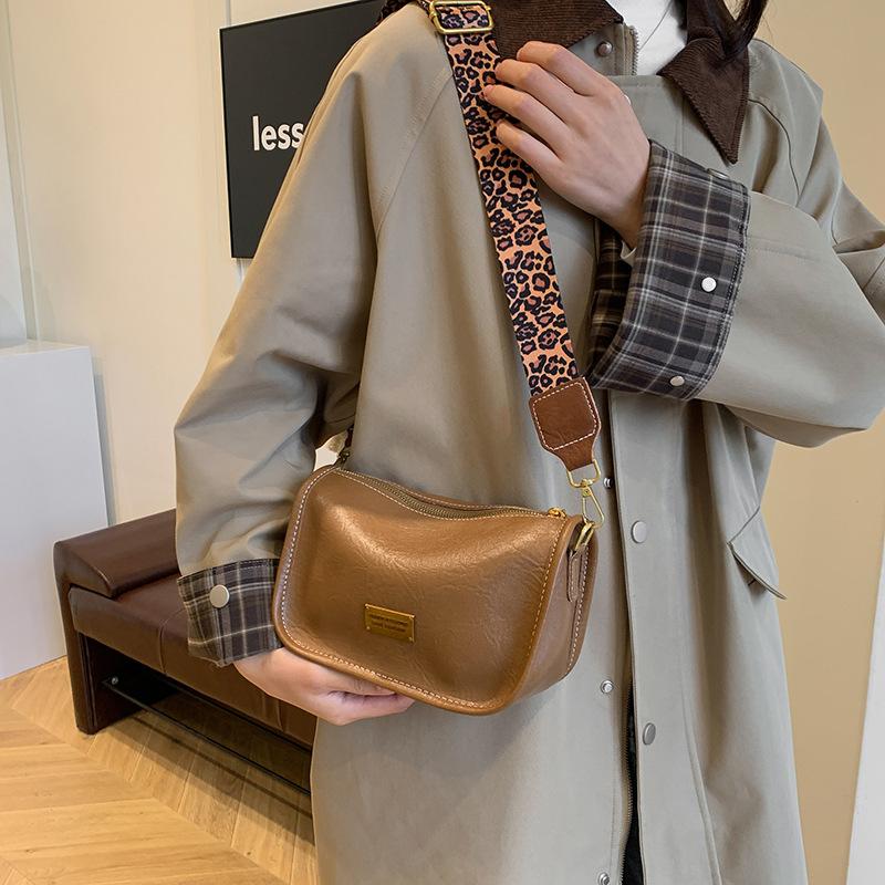 2025 new Boston bag new fashion retro versatile messenger bag popular mobile phone bag