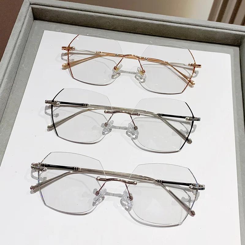 Summer New Frameless Photochromic Myopia Glasses Neutral High end Anti Blue Light Glasses for Men Women