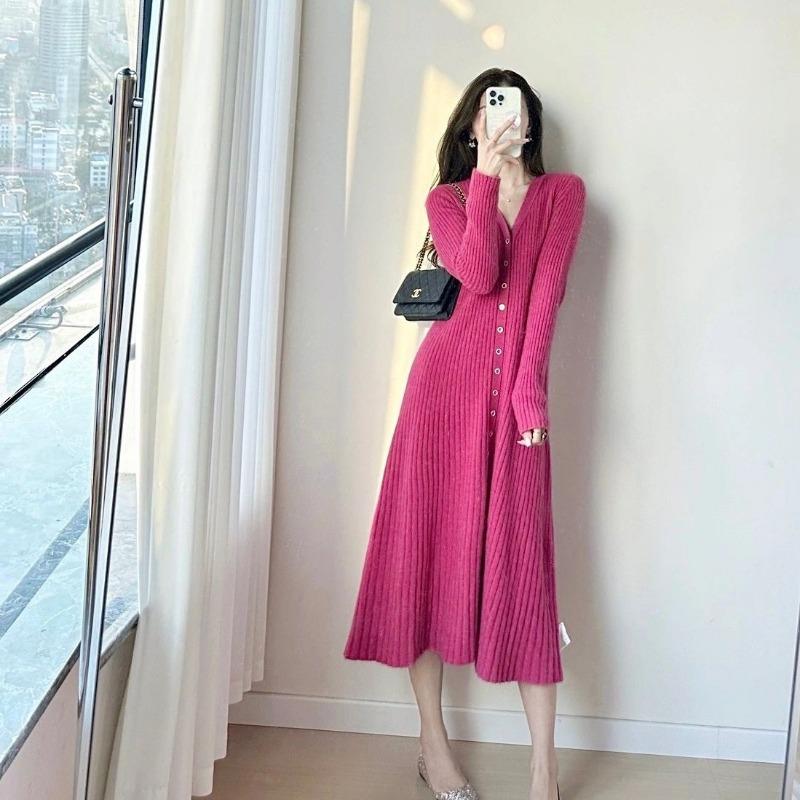 Autumn and Winter New Gentle Wear Salt Light Mature Age Reduction Advanced Sense Super Good-looking Knitted Dress Women