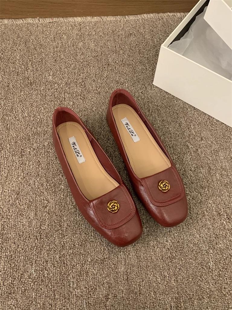 French women's shoes design sense niche flat shoes ladyshoes one pedal retro shoes spring and summer Xiaoxiangfeng red single shoes