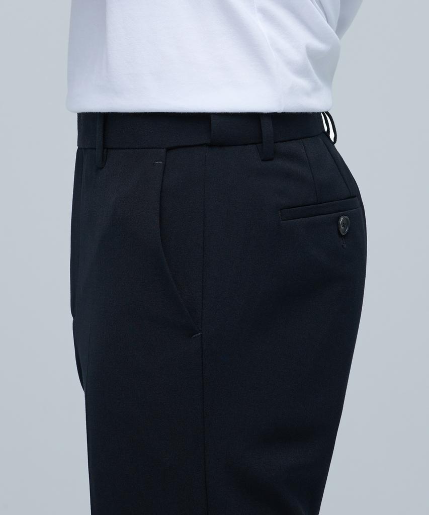 MUSINSA STANDARD Lightweight Relaxed Tapered Hidden Banding Crop Slacks [Black]