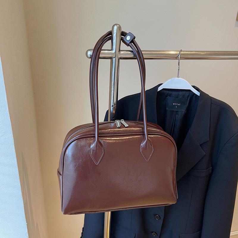 Large capacity bag women's 2025 new fashion high sense retro shoulder bag commuter versatile pillow bag big bag