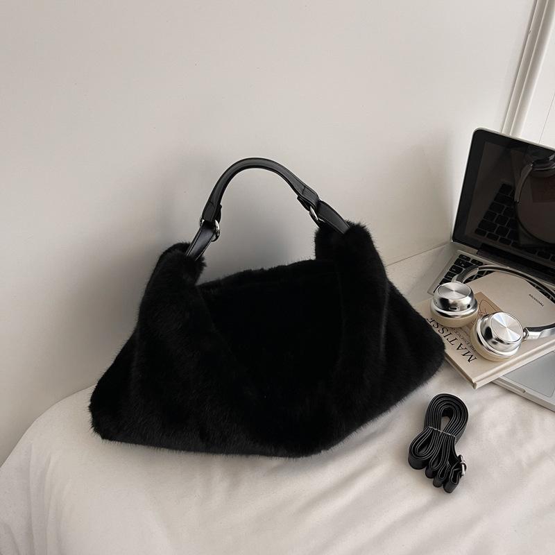 

New Korean Commuter Hobo Bags Women Fluffy Textured Casual Crossbody Bags Winter Fashi Furry Simple and Versatile Shoulder Bag чёрный