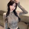 Slim-Fit Jazz Style Ripped T-Shirt with Four-Pointed Star Brooch and Waist-Cinching Long Sleeves