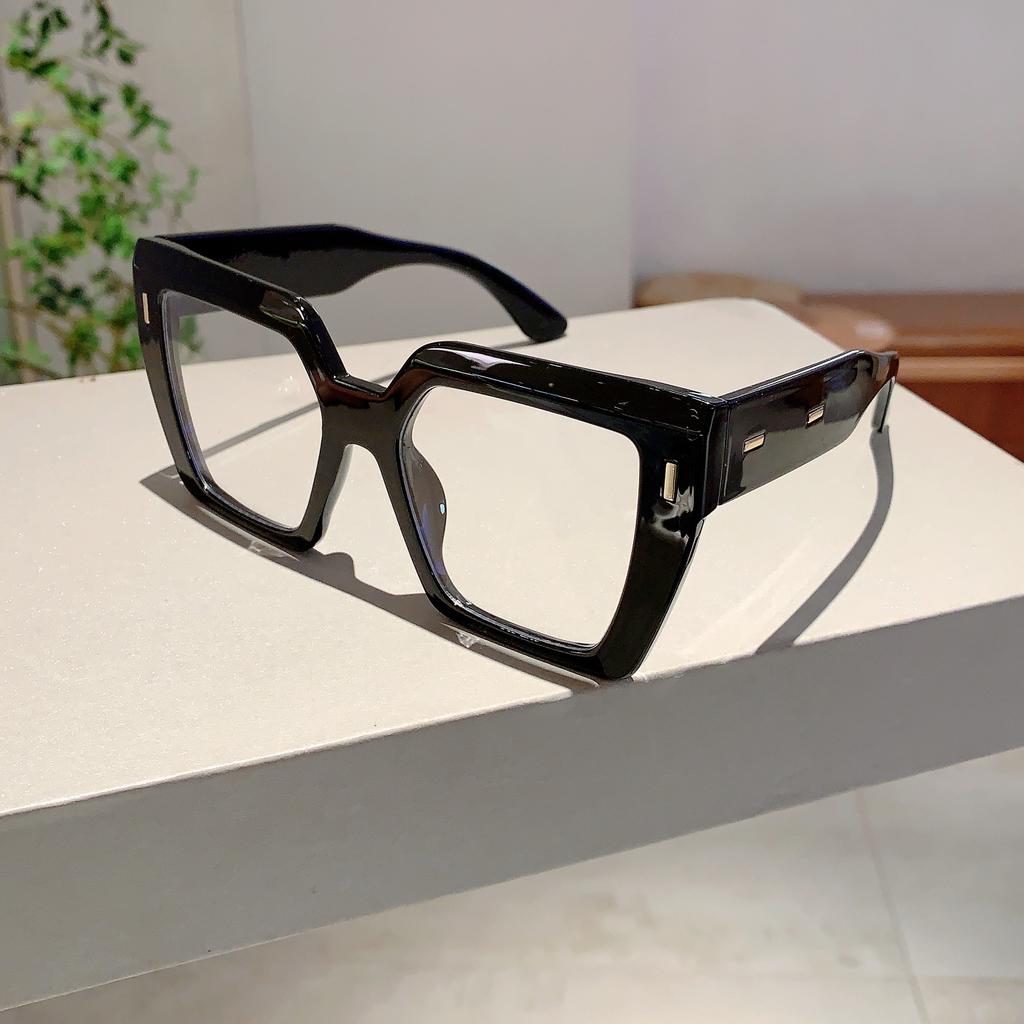 Oversized Square Sun Glasses  New Women Vintage Gradient Outdoor Shades Trendy Brand Design Candy Color Sunglasses