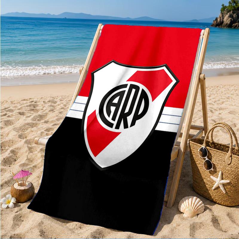 Asciugamano da Spiaggia Emblema River Plate, Asciugatura Rapida, Facile da Curare, Adatto sia per il Fitness che per le Vacanze al Mare, Essenziale Sportivo