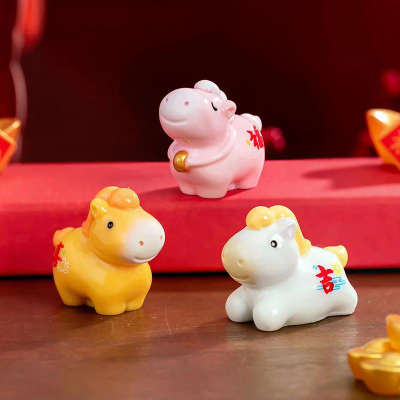 2026 Jahr des Pferdes Miniatur-Ornamente Tierkreiszeichen Cartoon Glückliches Pony DIY Auto Dekoration Frühlingsfest Büro Schreibtisch Dekor Ornamente