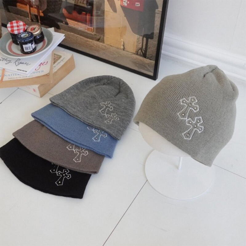 Damen- und Herren-Beanie mit Nieten, Strickmütze