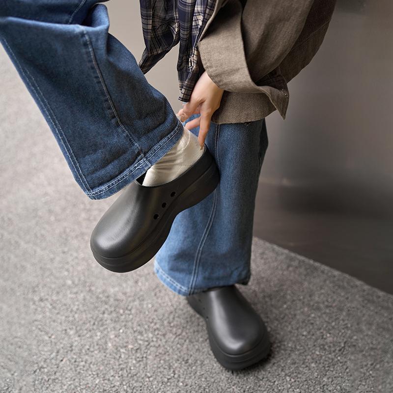 New Style of Shoes: One-step Height-increasing Thick-soled Outdoor Waterproof Flip-flops